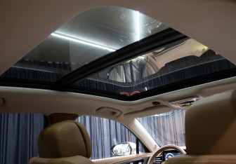 Подержанный автомобиль Hongqi H9 2023 года (17 фото)