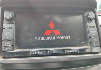 Подержанный автомобиль Mitsubishi Pajero Sport 2014 года (17 фото)