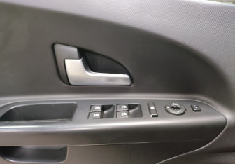 Подержанный автомобиль Kia Ceed Hatchback 2009 года (19 фото)