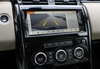 Подержанный автомобиль Land Rover Discovery 2018 года (21 фото)