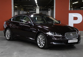 Подержанный автомобиль Jaguar XF Sedan 2011 года (3 фото)