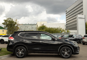 Подержанный автомобиль Nissan X-Trail 2016 года (3 фото)