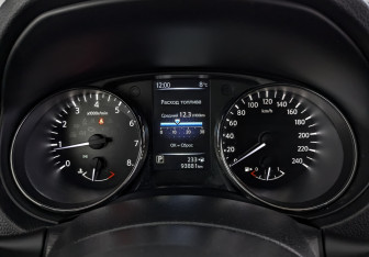 Подержанный автомобиль Nissan X-Trail 2018 года (16 фото)