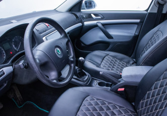 Подержанный автомобиль Skoda Octavia Liftback 2008 года (10 фото)