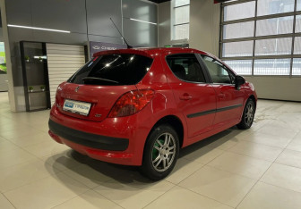 Подержанный автомобиль Peugeot 207 Hatchback 2008 года (4 фото)