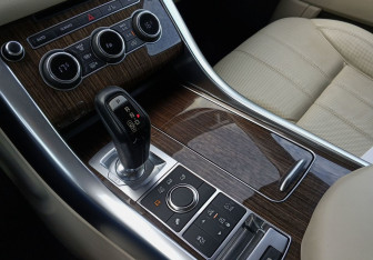 Подержанный автомобиль Land Rover Range Rover Sport 2015 года (17 фото)