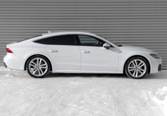 Подержанный автомобиль Audi A7 2021 года (4 фото)