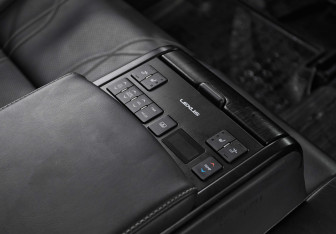 Подержанный автомобиль Lexus ES 2019 года (30 фото)