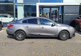 Подержанный автомобиль Renault Fluence 2013 года (4 фото)