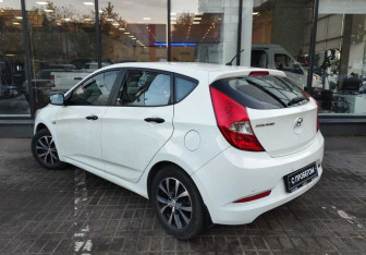 Подержанный автомобиль Hyundai Solaris Hatchback 2016 года (6 фото)