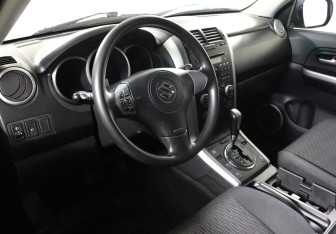 Подержанный автомобиль Suzuki Grand Vitara 2013 года (7 фото)