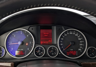 Подержанный автомобиль Volkswagen Touareg 2009 года (16 фото)