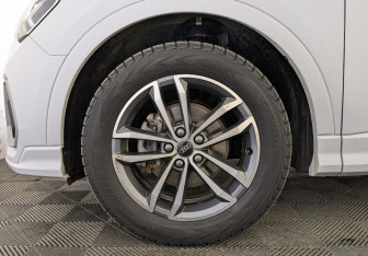 Подержанный автомобиль Audi Q3 2023 года (12 фото)