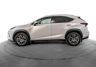 Подержанный автомобиль Lexus NX 2018 года (8 фото)