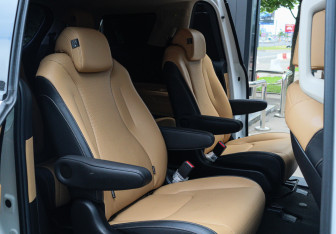 Подержанный автомобиль Kia Carnival 2020 года (8 фото)