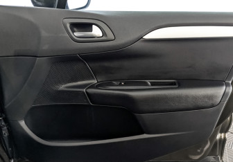 Подержанный автомобиль Citroen C4 Sedan 2016 года (25 фото)