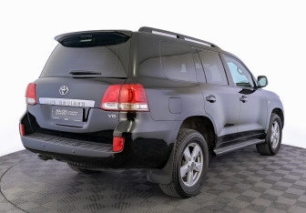 Подержанный автомобиль Toyota Land Cruiser Suv 2010 года (5 фото)