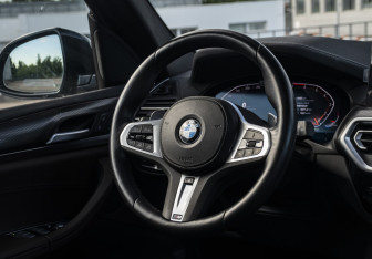 Подержанный автомобиль BMW X3 2023 года (10 фото)