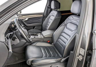Подержанный автомобиль Volkswagen Touareg 2021 года (21 фото)