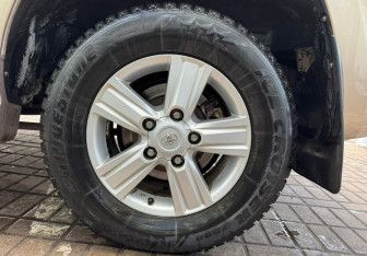 Подержанный автомобиль Toyota Land Cruiser Suv 2013 года (14 фото)