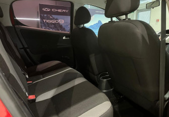 Подержанный автомобиль Peugeot 207 Hatchback 2008 года (14 фото)