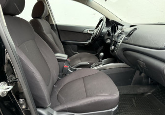 Подержанный автомобиль Kia Cerato Sedan 2012 года (10 фото)