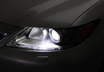 Подержанный автомобиль Lexus ES 2013 года (21 фото)