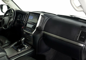 Подержанный автомобиль Toyota Land Cruiser Suv 2019 года (7 фото)