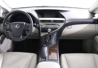 Подержанный автомобиль Lexus RX 2011 года (11 фото)