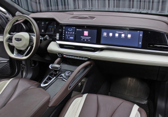 Подержанный автомобиль Geely Monjaro 2023 года (11 фото)