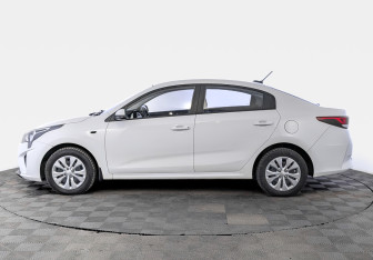 Подержанный автомобиль Kia Rio Sedan 2021 года (8 фото)