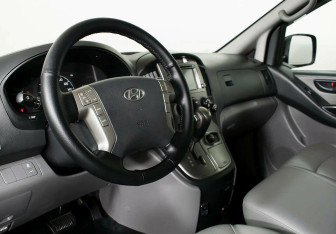 Подержанный автомобиль Hyundai Grand Starex 2014 года (7 фото)