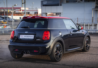 Подержанный автомобиль MINI Hatch 2018 года (7 фото)