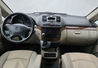 Подержанный автомобиль Mercedes-Benz Viano 2008 года (13 фото)