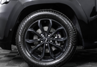 Подержанный автомобиль Jeep Grand Cherokee 2021 года (32 фото)