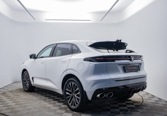 Подержанный автомобиль Changan UNI-K 2023 года (3 фото)