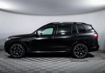 Подержанный автомобиль BMW X7 2021 года (8 фото)