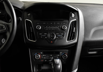 Подержанный автомобиль Ford Focus Hatchback 2015 года (14 фото)