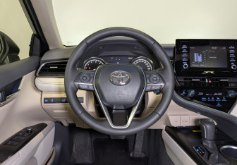 Подержанный автомобиль Toyota Camry Sedan 2023 года (22 фото)