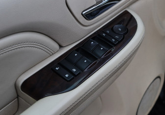 Подержанный автомобиль Cadillac Escalade Suv 2007 года (16 фото)