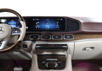 Подержанный автомобиль Mercedes-Benz Maybach GLS 2021 года (14 фото)