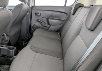 Подержанный автомобиль Renault Sandero 2021 года (12 фото)