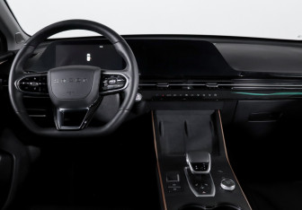 Подержанный автомобиль Omoda C5 2024 года (12 фото)