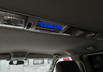 Подержанный автомобиль Volkswagen Multivan 2006 года (15 фото)