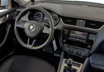 Подержанный автомобиль Skoda Octavia Liftback 2019 года (27 фото)