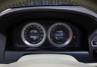 Подержанный автомобиль Volvo XC60 2011 года (13 фото)