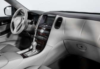 Подержанный автомобиль Infiniti EX 2008 года (9 фото)