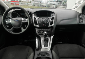 Подержанный автомобиль Ford Focus Hatchback 2013 года (12 фото)