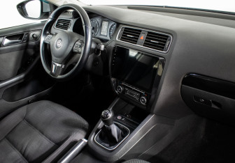Подержанный автомобиль Volkswagen Jetta Sedan 2012 года (10 фото)