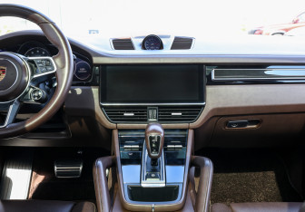 Подержанный автомобиль Porsche Cayenne 2018 года (15 фото)